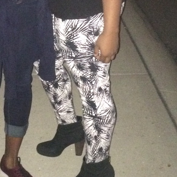 Patterned pants - Picture 2 of 2